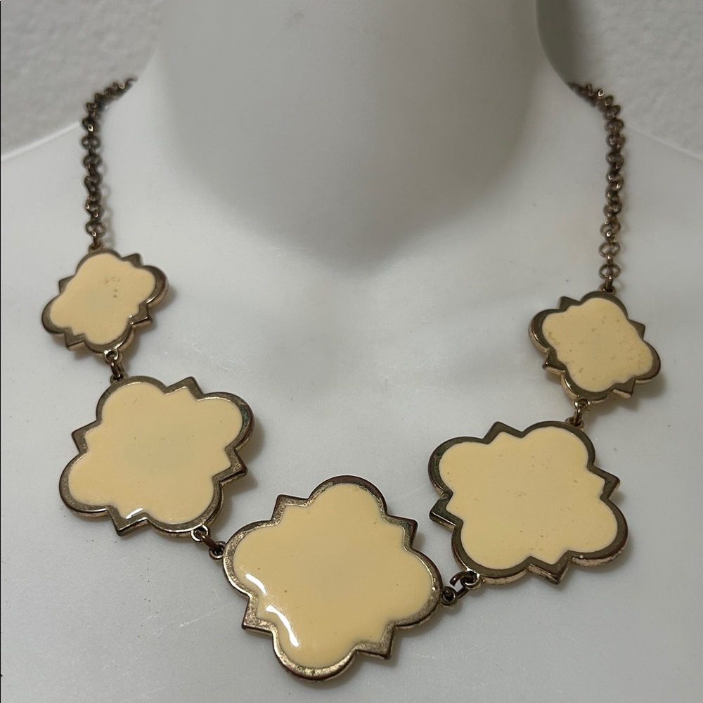 Elegant Cream Floral Necklace